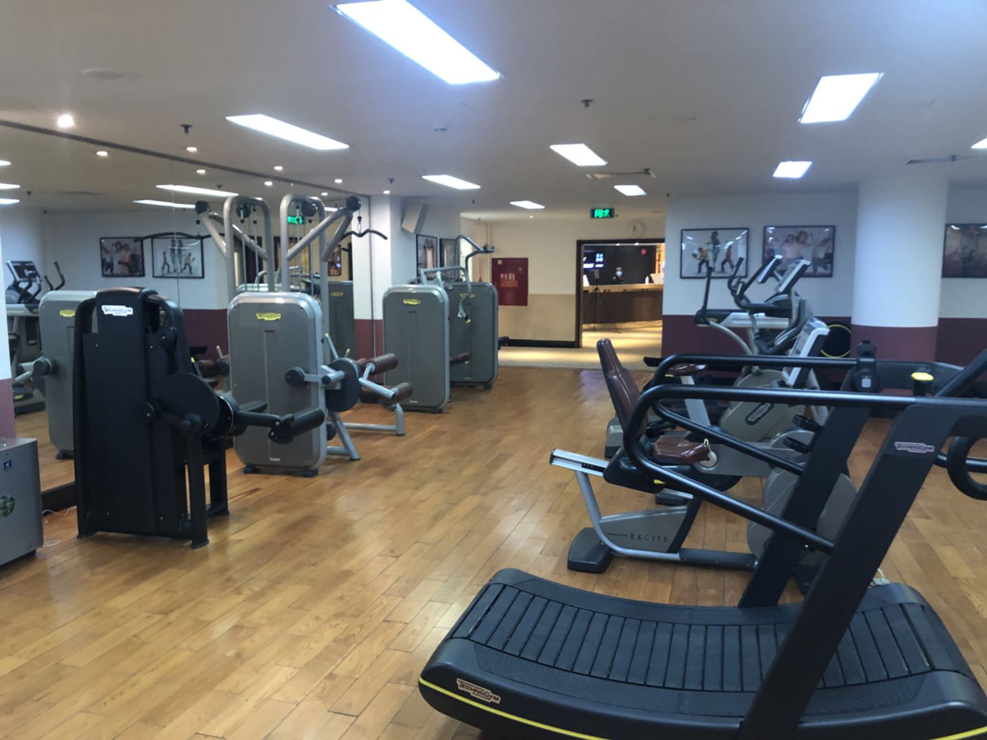 凯宾斯基公寓健身房一
